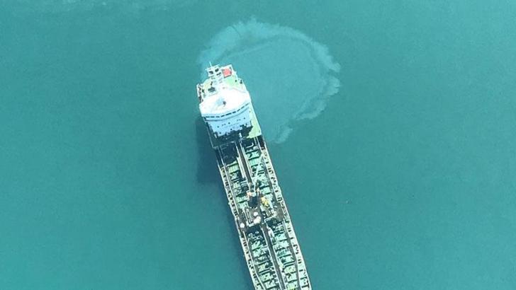 Deniz kirleten gemi, uçaklı denetimde tespit edildi