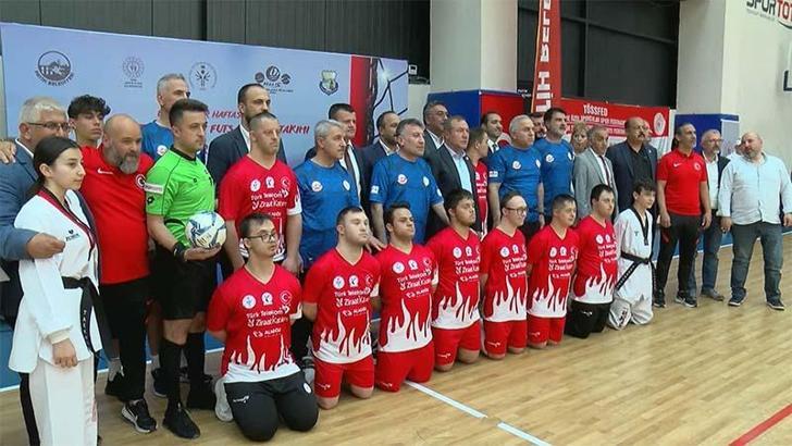 Down Sendromlular Futsal Milli Takımı-Şöhretler Karması gösteri maçı düzenlendi