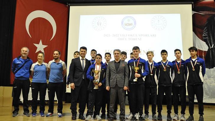 Esenyurtlu öğrencilerden okul sporlarında büyük başarı