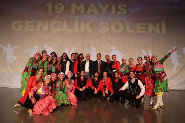 Kampüste danslı 'Gençlik Şöleni'