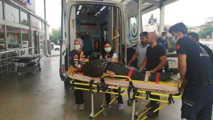 Köpeğe çarpmamak için manevra yaptı, kullandığı kamyonet devrildi