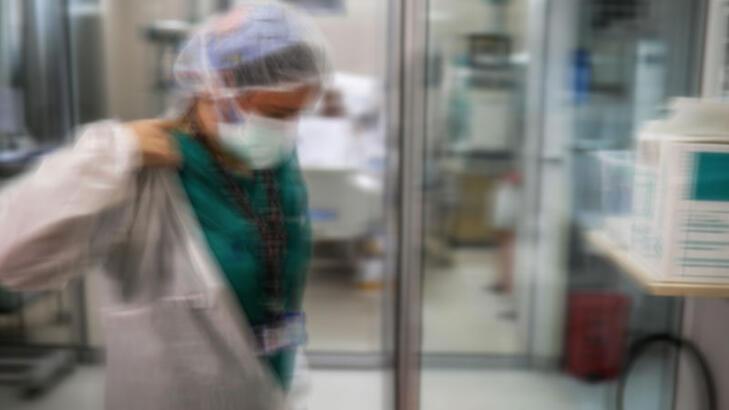 Koronavirüs salgınında günlük vaka sayısı 1608 oldu