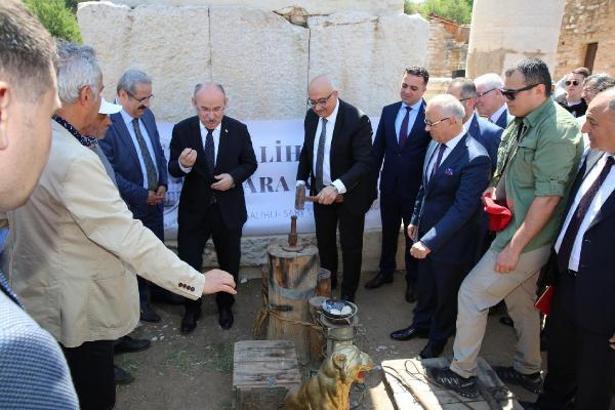 Artemis Tapınağı'nda Sart Para kongresi