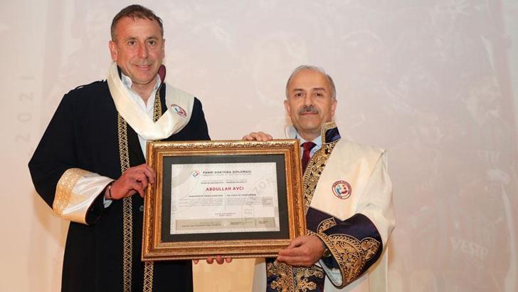 Abdullah Avcı’ya Trabzon Üniversitesi tarafından 'Fahri Doktora' unvanı verildi