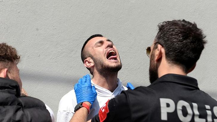 Polis, şüphelinin ağzında uyuşturucu aradı