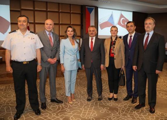 Yeliz Gül Ege, Çekya fahri konsolosu