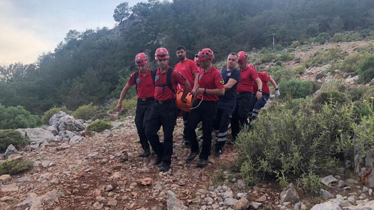 Rus turist paraşütle zorunlu iniş yaptı, 3 saatte kurtarıldı