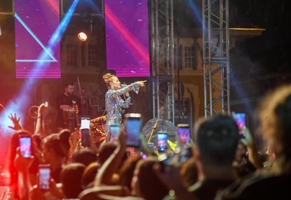 Adana'da 19 Mayıs'a özel Derya Uluğ konseri