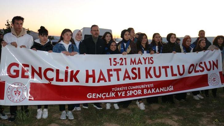 Bakan Kasapoğlu, Kapadokya'da gençlerle balon turuna katıldı