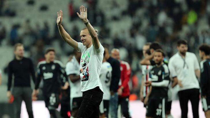 Vida’dan tribünlere veda