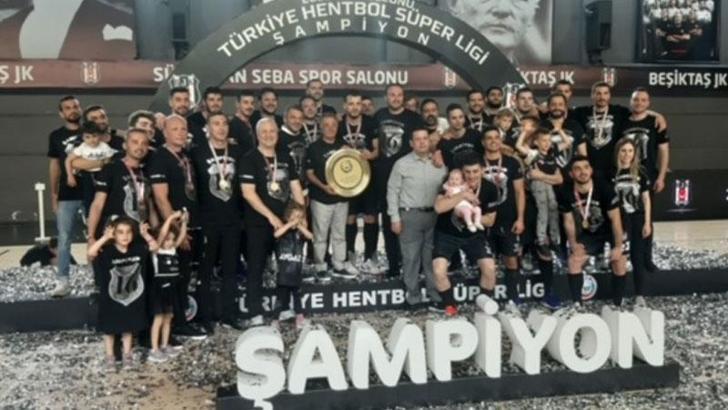 Hentbol Erkekler Süper Ligi şampiyonu Beşiktaş kupasını aldı