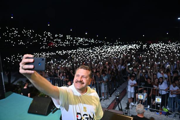 "Her zaman böyle coşkulu ve Cumhuriyet’e yakışan gençler olun"