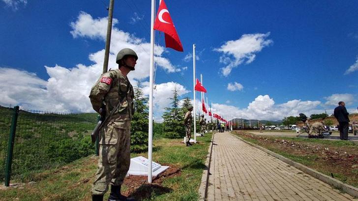 Bingöl'de 29 yıl önce şehit edilen 33 asker törenle anıldı