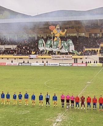 Bodrumspor finale yükseldi. Bayburt'taki maç kavga ile başladı, alkış ile tamamlandı