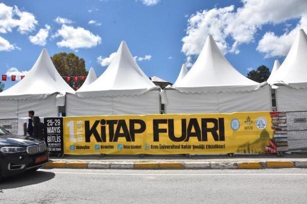 Bitlis’te kitap fuarı açıldı