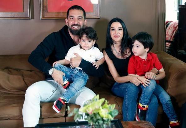 Arda Turan: Futbolu bırakıyor muyum bırakmıyor muyum bilmiyorum. Eşim de bana sordu, 'oturup konuşacağız' dedim
