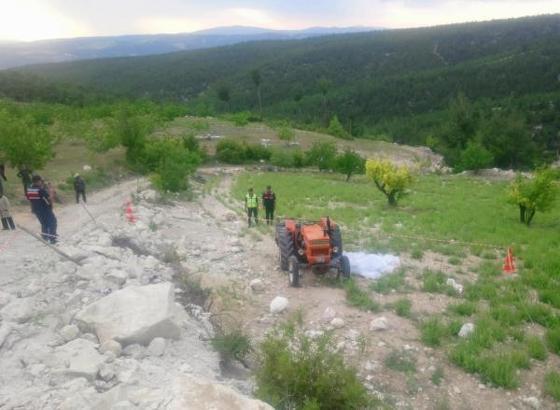 Traktör kazasında ölen kadın, babasıyla aynı kaderi paylaştı