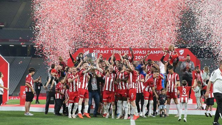 Demir Grup Sivasspor kupasını aldı