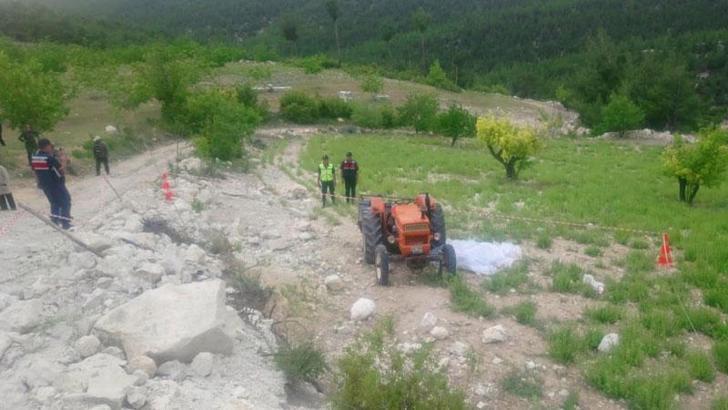 Traktör kazasında ölen kadın, babasıyla aynı kaderi paylaştı