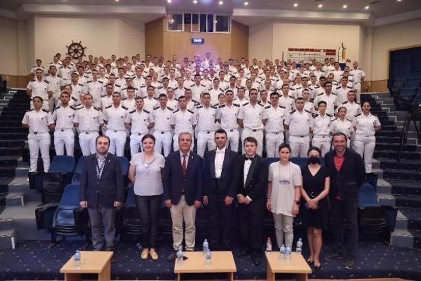 DEÜ'de Bahar Şenlikleri Hava Eğitim Komutanlığı Bandosu'nun konseriyle başladı