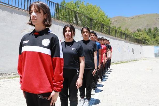 Dünya Okul Sporları Olimpiyatları'nda Nurgul Abi, güreşte üçüncü oldu