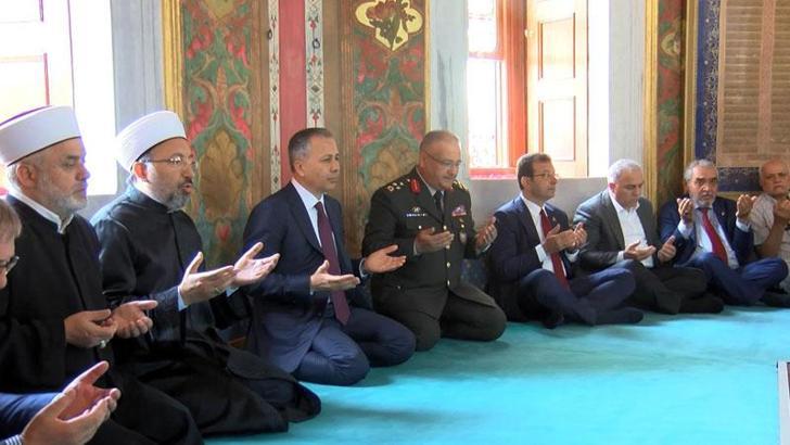 Fatih Sultan Mehmet türbesinde anma