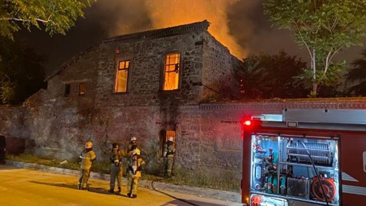 Tarihi binada 1 yıl sonra tekrar yangın çıktı