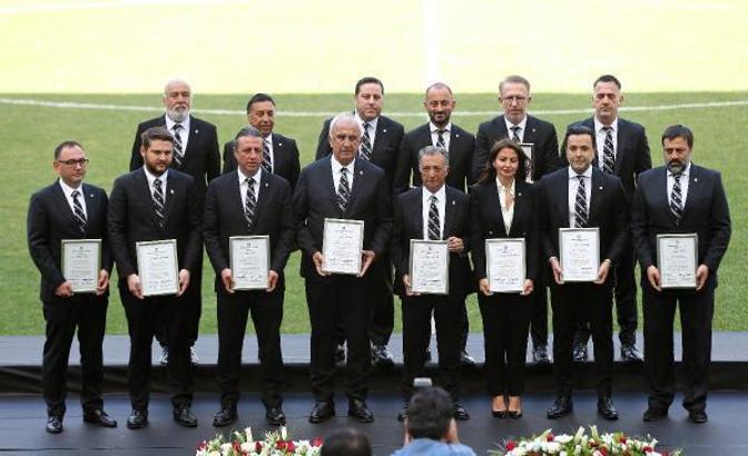 Beşiktaş'ta Ahmet Nur Çebi ve yönetim kurulu üyeleri mazbatalarını aldı