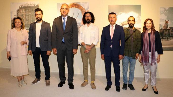 Bakan Ersoy, 'Başkent Kültür Yolu Festivali' sergilerini gezdi