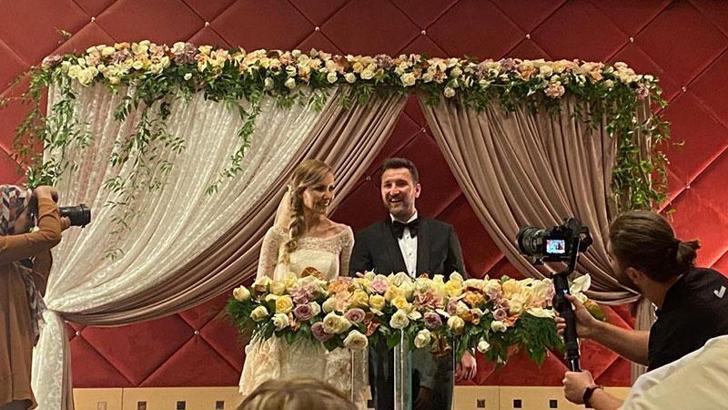 Sağlık Bakanlığı Basın Müşaviri Kirişçioğlu, iş insanı Apay ile dünya evine girdi