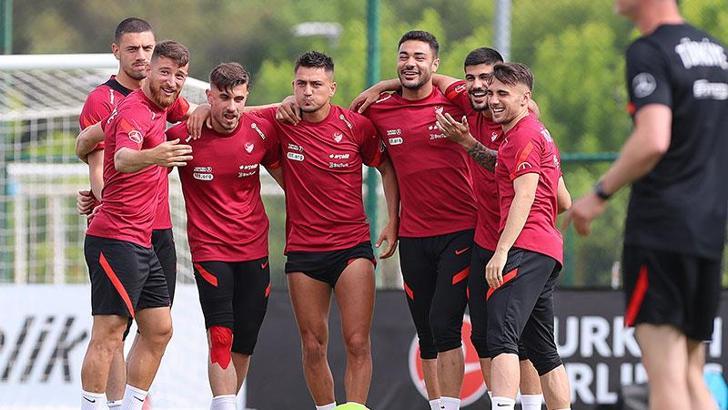 A Milli Futbol Takımı, günü çift çalışmayla tamamladı