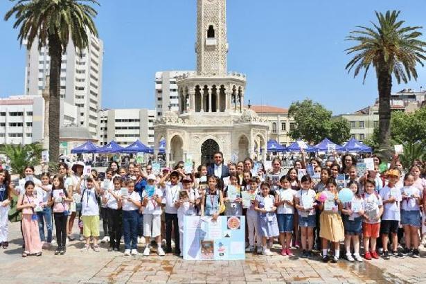 'Geleceğin Yazarları Projesi Kitap Fuarı', Konak Meydanı'nda