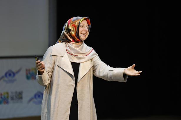 Merve Gülcemal, Sultangazililerle buluştu