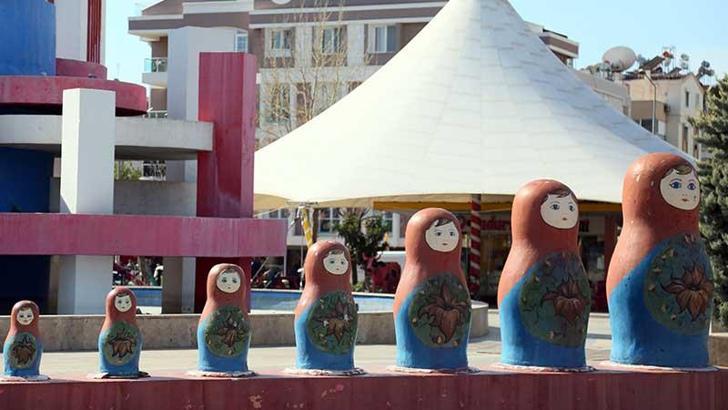Antalya'da Dostluk Parkı'ndaki matruşkalara saldırı