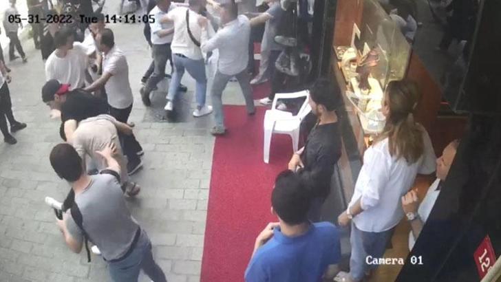 Laleli'de "kuyruk" kavgası kamerada