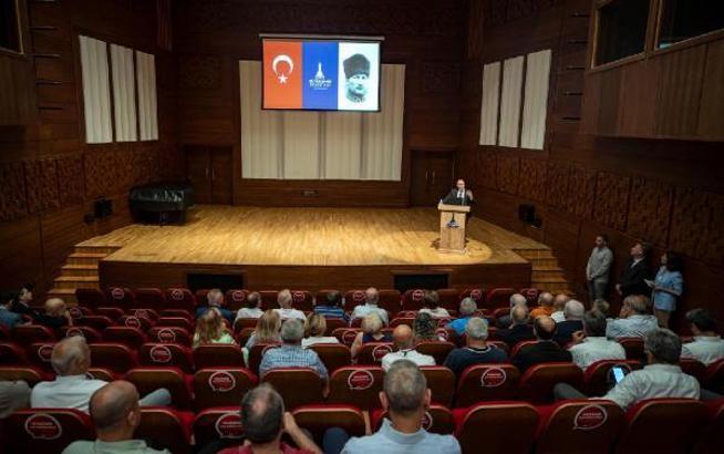 Eski belediye başkanları ve meclis üyeleriyle bir araya gelen Başkan Soyer, 3 yıllık faaliyetlerini anlattı