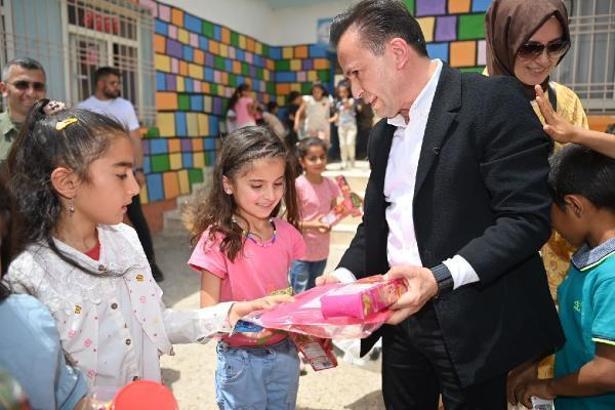 Başkan Yazıcı'dan Mardin'deki köy okuluna ziyaret; Esra öğretmenin okulu için istediklerine kayıtsız kalmadılar