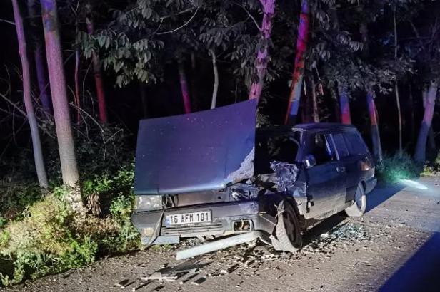 İnegöl'de otomobil ile kamyonet çarpıştı: 6 yaralı