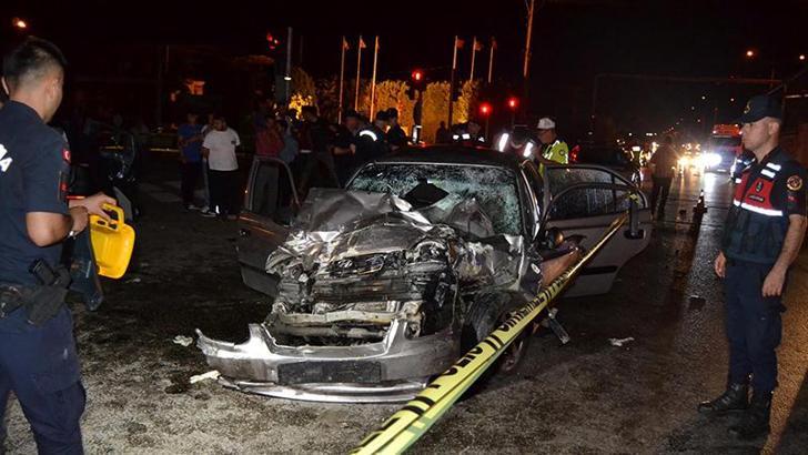 Salihli'de trafik kazası; 1 ölü, 3'ü ağır 6 yaralı