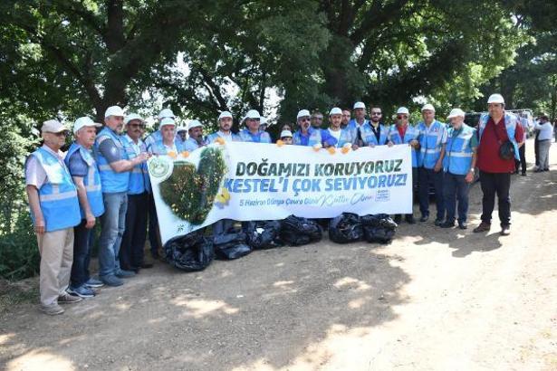 Kestel Belediye Başkanı Tanır, 5 Haziran Dünya Çevre Günü'nde çöp topladı