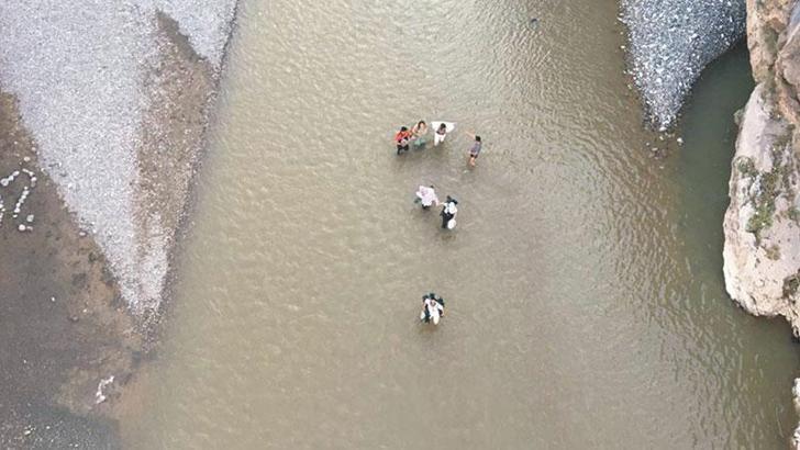 Kahta Çayı'nda baraj kapakları açılınca mahsur kalan 14 kişi kurtarıldı