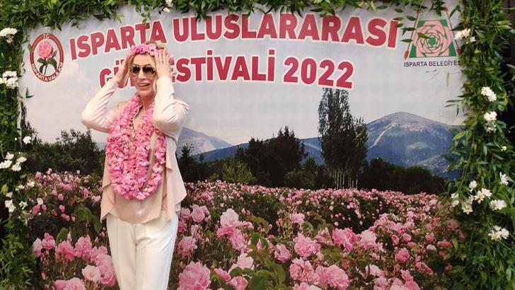 Seda Sayan, Uluslararası Gül Festivali'nde konser verdi