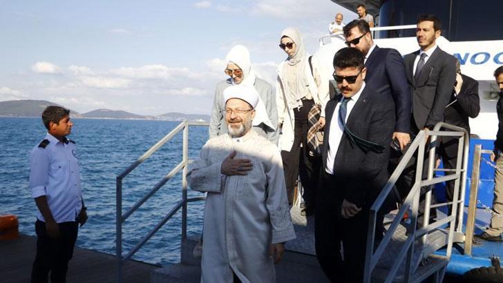 Diyanet İşleri Başkanı Erbaş 81 il müftüsüyle Özgürlükler Adası'nı ziyaret etti