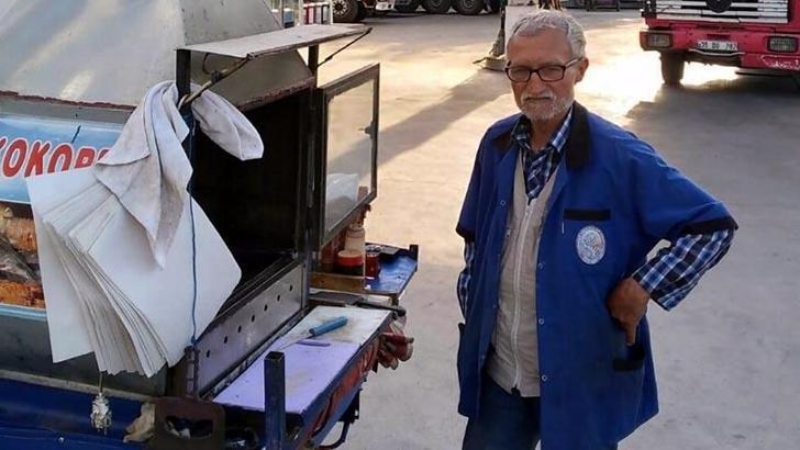 Otomobilin motosikletine çarptığı seyyar kokoreççi öldü