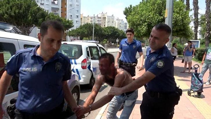 İstediği parayı alamayınca duvara tuvaletini yapıp, muhtarlığı dağıttı