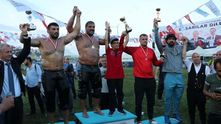 Hüseyin Pehlivan Yağlı Güreşleri’nde başpehlivan Recep Kara oldu