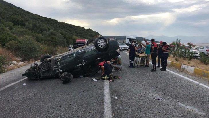 Refüje çarpan otomobil takla attı: 1 ölü, 4 yaralı