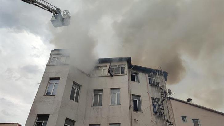 Fatih'te günlük kiralık dairede yangın