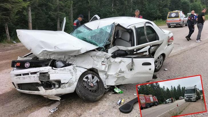 Otomobil TIR'la çarpıştı: 2 yaralı