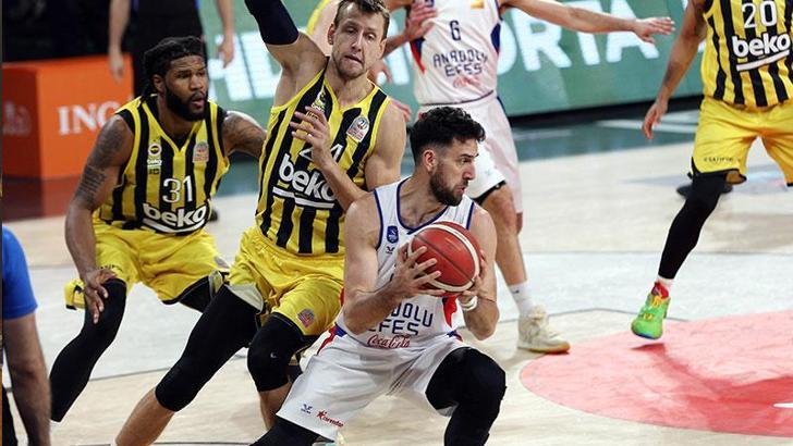 Anadolu Efes, evinde kazanarak final serisini uzattı